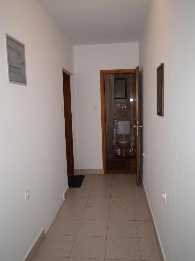 Rooms With A Parking Space Krk - 13553 Vrh  Екстериор снимка